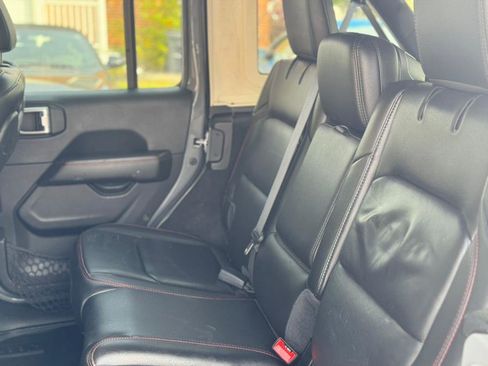 Used 2021 Jeep Wrangler Unlimited Rubicon image 16