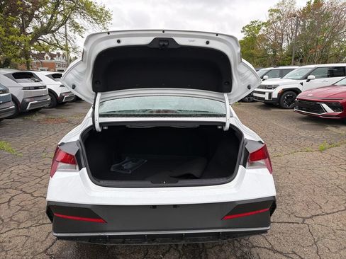 New 2026 Hyundai Elantra SE FWD image 11
