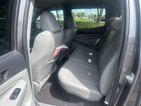 Used 2013 Toyota Tacoma PreRunner RWD image 4