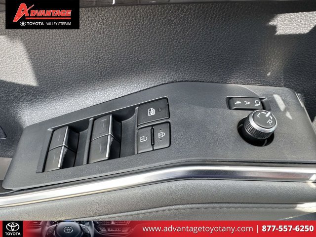 Used 2023 Toyota Highlander Limited AWD/4WD image 23