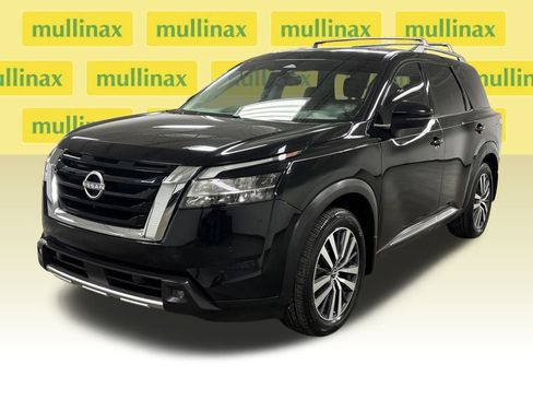 Used 2022 Nissan Pathfinder Platinum w/ Cargo Package image 6