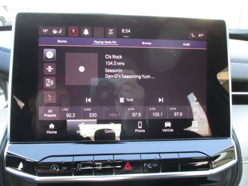 Used 2024 Jeep Compass Limited image 16