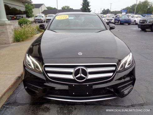 Used 2018 Mercedes-Benz E 400 4MATIC Sedan image 25