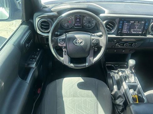 Used 2017 Toyota Tacoma TRD Sport w/ Tow Package image 9