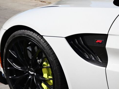 Used 2023 Aston Martin V8 Vantage Coupe image 9