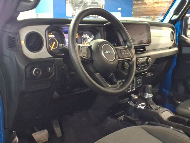 Used 2025 Jeep Wrangler Sport AWD/4WD image 11