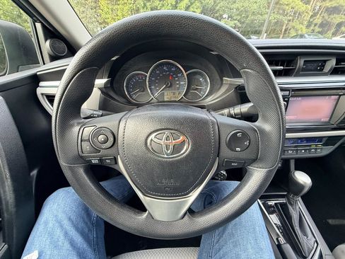 Used 2014 Toyota Corolla LE FWD image 19