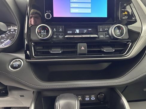 Used 2023 Toyota Highlander LE image 28