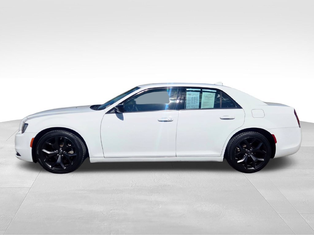 Used 2023 Chrysler 300 Touring w/ Sport Appearance Package RWD image 4