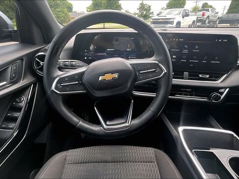 Used 2025 Chevrolet Equinox LT FWD image 5
