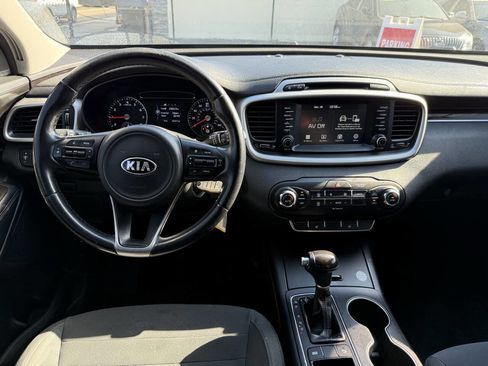 Used 2018 Kia Sorento FWD image 14