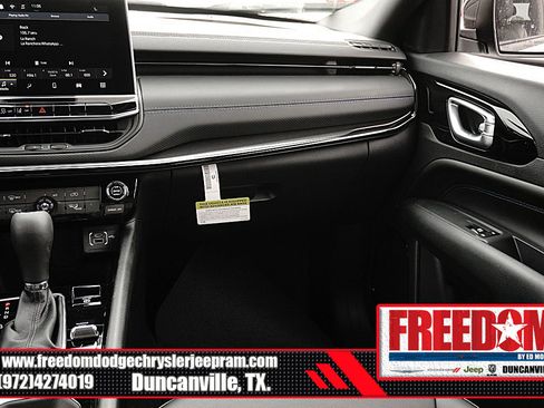 New 2026 Jeep Compass Latitude image 38