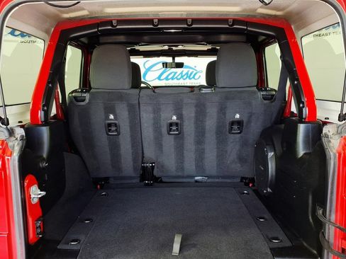 Used 2021 Jeep Wrangler Unlimited Rubicon AWD/4WD image 9