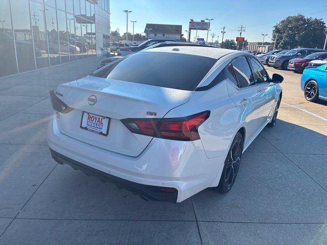 Used 2024 Nissan Altima 2.5 SR w/ SR Premium Package FWD image 7