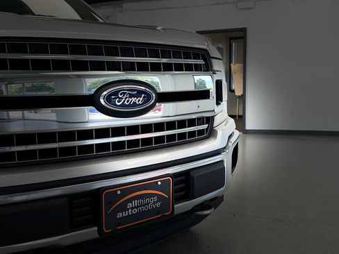 Used 2019 Ford F150 XLT w/ Equipment Group 302A Luxury AWD/4WD image 10