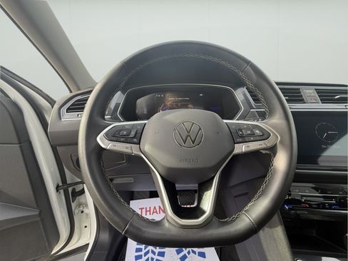 Used 2024 Volkswagen Tiguan SE AWD/4WD image 19