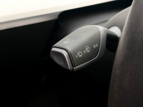 Used 2022 Tesla Model Y Long Range AWD/4WD image 25