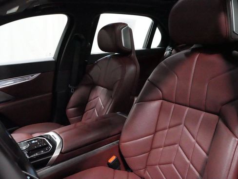 Certified 2023 BMW 760i xDrive w/ Parking Assistance Package image 4