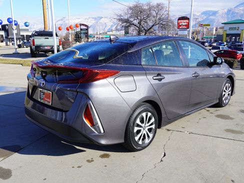 Certified 2022 Toyota Prius Prime LE image 8