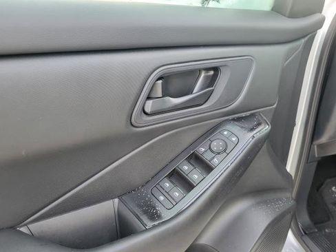 Used 2024 Nissan Rogue S image 7