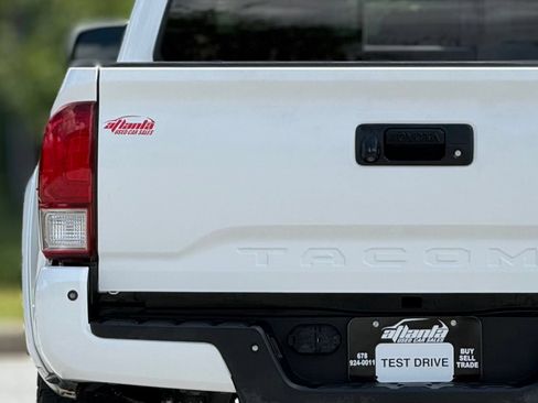 Used 2017 Toyota Tacoma TRD Sport w/ Premium & Technology Package RWD image 16