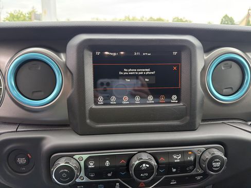 Used 2023 Jeep Wrangler Unlimited w/ Cold Weather Group AWD/4WD image 24