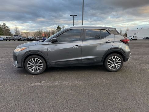 Used 2021 Nissan Kicks SV image 4