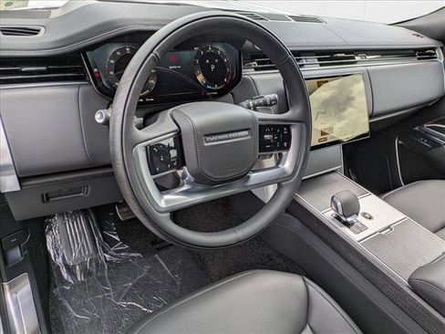 New 2025 Land Rover Range Rover SE image 3