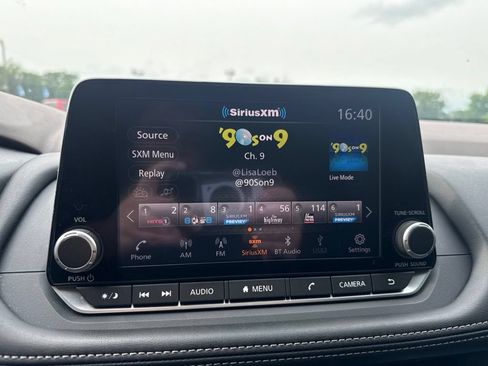 Used 2023 Nissan Rogue S AWD/4WD image 22