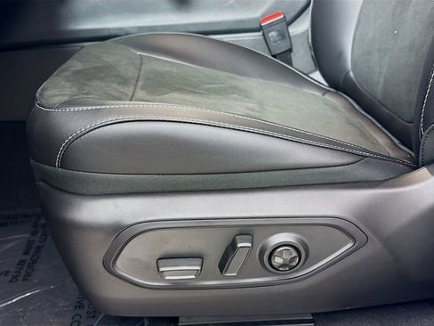 New 2025 Jeep Grand Cherokee Laredo image 18