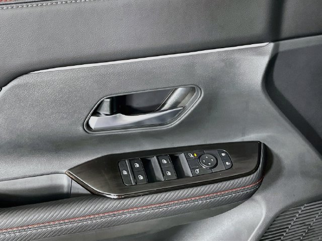 New 2027 Nissan Kicks SR w/ SR Premium Package FWD image 18