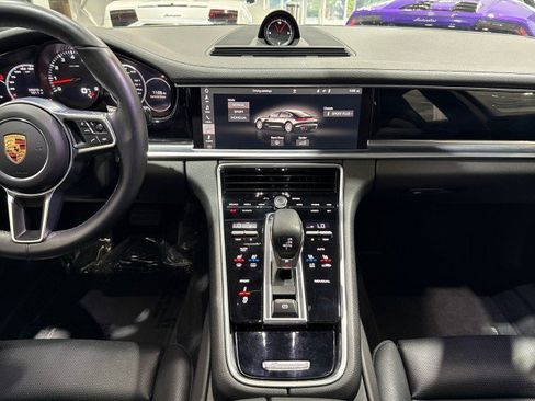 Used 2018 Porsche Panamera RWD image 74