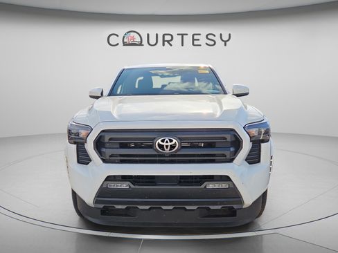 Used 2025 Toyota Tacoma SR5 RWD image 4