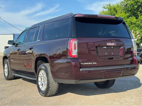 Used 2017 GMC Yukon XL SLT AWD/4WD image 4