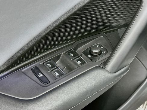 Used 2026 Volkswagen Tiguan SE AWD/4WD image 15