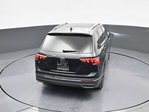 Used 2023 Volkswagen Tiguan SE image 31