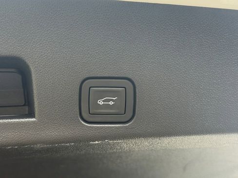 Used 2025 Buick Enclave Preferred image 10