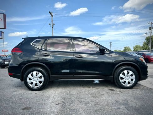 Used 2017 Nissan Rogue S AWD/4WD image 2