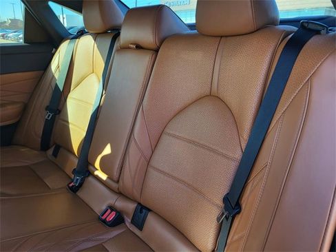 Used 2020 Toyota Avalon Limited image 12