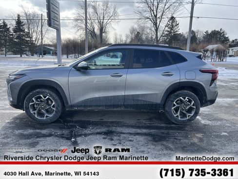 Used 2025 Chevrolet Trax LT w/ LT Convenience Package image 5