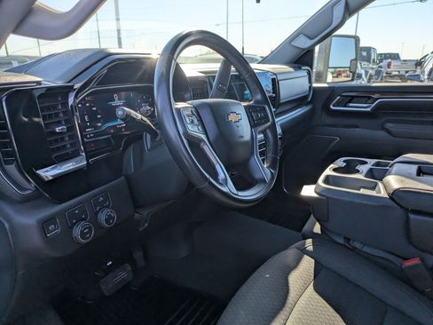 Used 2024 Chevrolet Silverado 3500 LT image 9