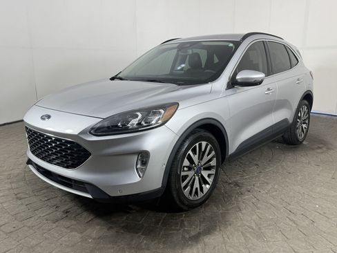 Used 2020 Ford Escape Titanium FWD image 3