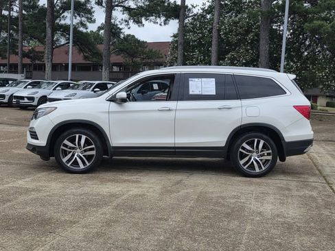 Used 2017 Honda Pilot Touring image 4