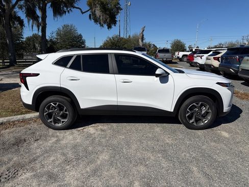 New 2026 Chevrolet Trax LT w/ Driver Confidence Package image 3