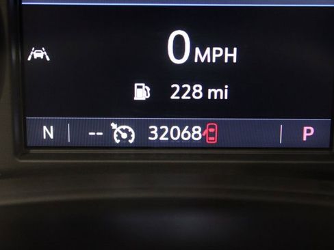 Used 2024 Buick Enclave Essence w/ Experience Buick Package FWD image 6