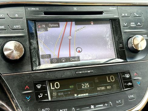 Used 2018 Toyota Avalon Limited image 16