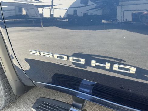 Used 2022 GMC Sierra 3500 SLT w/ SLT Premium Package image 8