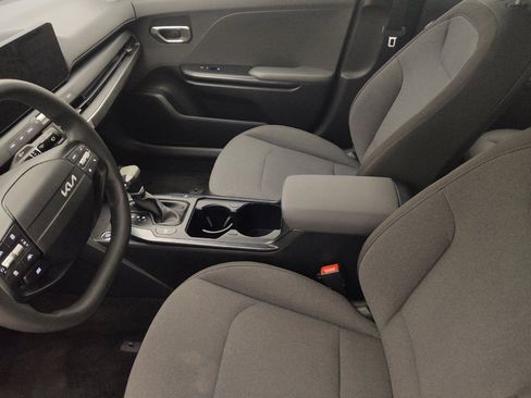 Used 2025 Kia K4 LXS image 17