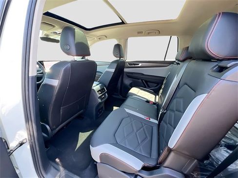 New 2024 Volkswagen Atlas Peak Edition SE image 24
