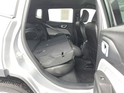 Used 2023 Jeep Compass Latitude image 43